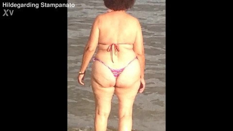 PIX ON THE BEACH - STOMPANATO WALKING SEMI-NUDE IN RIO BEACH