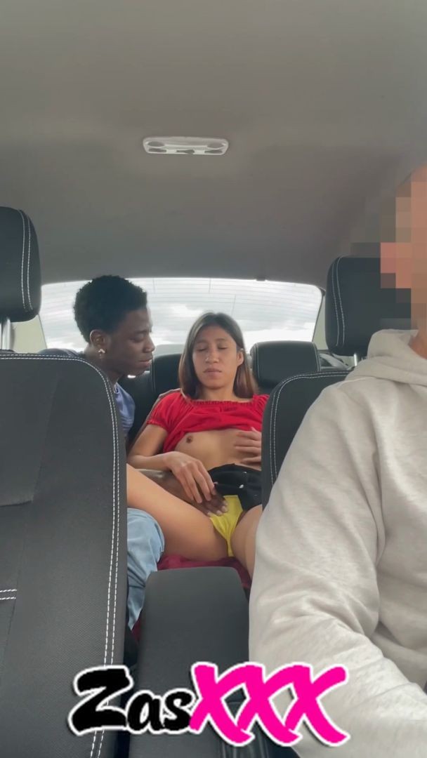 Camara oculta graba a una pareja de jovenes follando en un taxi