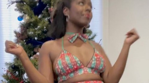 Camille WINBUSH Christmas Twerk 