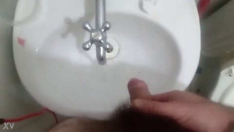 amateur - hairy cock pissing in the sink