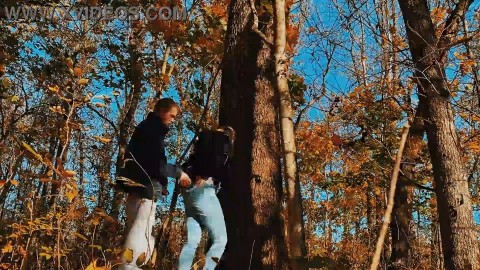 Fucked a beauty with a big ass in the forest while walking