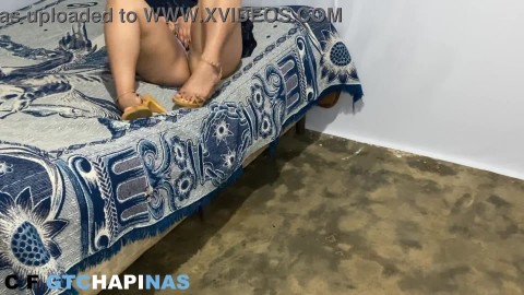 Dejo camara para pillar como se toca pero no creí que terminara cogiendo a esta chapina de GUATE tan sexy