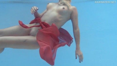 Hottest Milf Strips Underwater Sisters Pussy